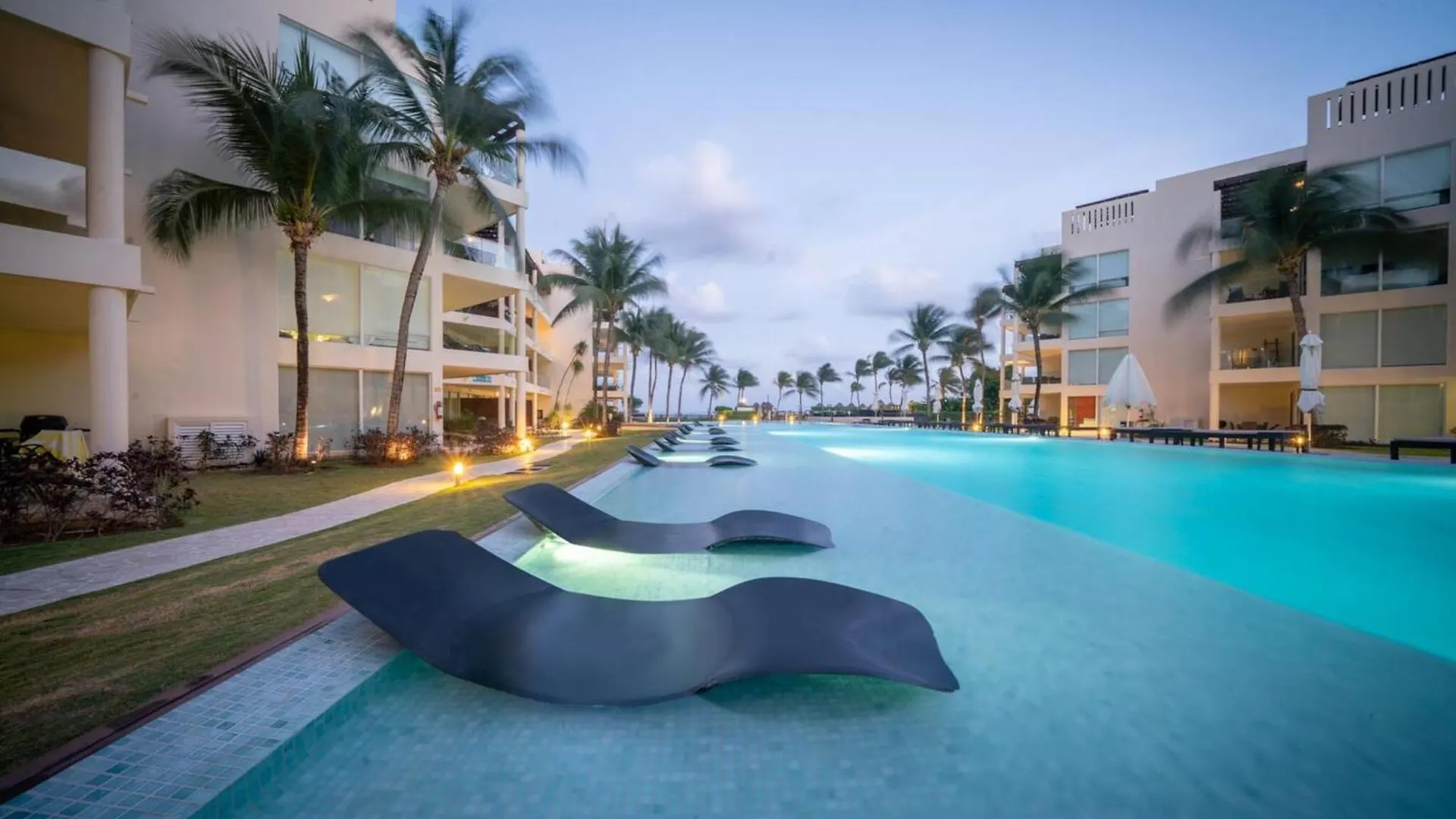 Ocean View Condo - 2 Bedrooms - At The Elements Condos - Castillo De Arena Playa del Carmen Feriehus