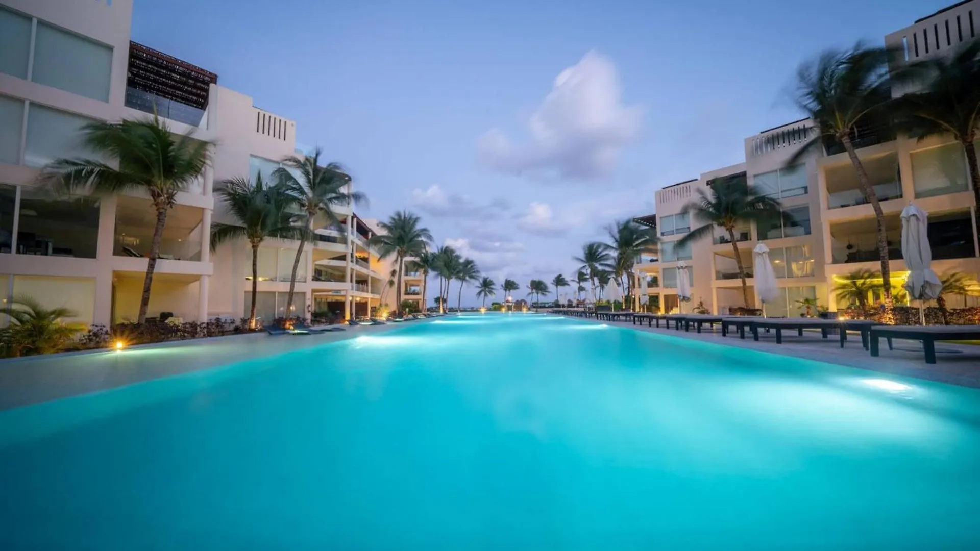 Dom wakacyjny Ocean View Condo - 2 Bedrooms - At The Elements Condos - Castillo De Arena Playa del Carmen